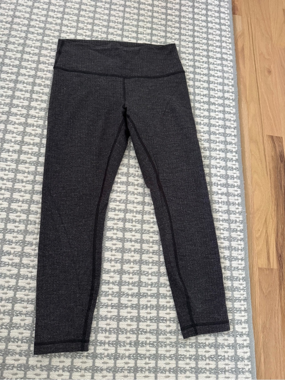 Lululemon women's  Black/gray  Heather Active Leggings size 10